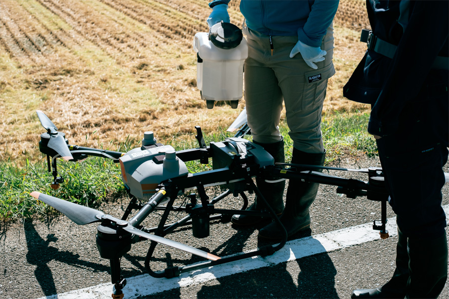 ドローンを使ったデモンストレーションを見学